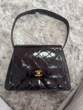 OFFERs WLECOMED🩷 CHANEL Black Quilted Patent Leather Shoulder Bag. Gold HW